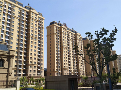 Wall mounted flat plate solar collector