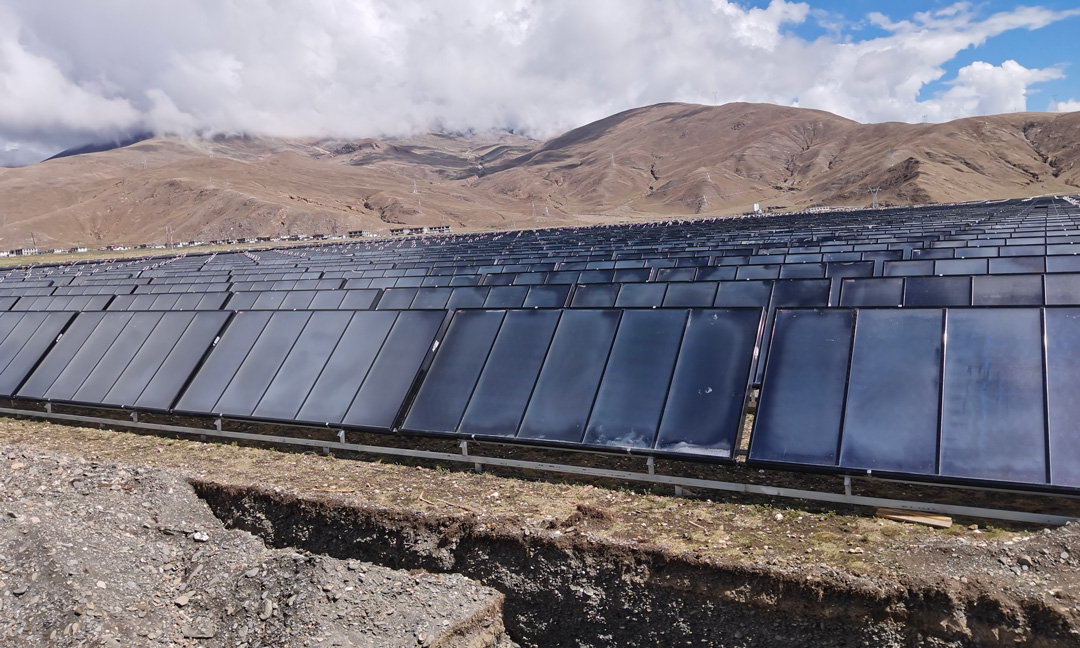 Large Scale Flat Plate Solar Collector 